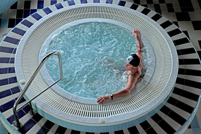 Bukan Cuma Bak Mandi Busa Biar Gaya: Ini Alasan Kenapa Lo Mesti Nyobain Berendam di Jacuzzi!